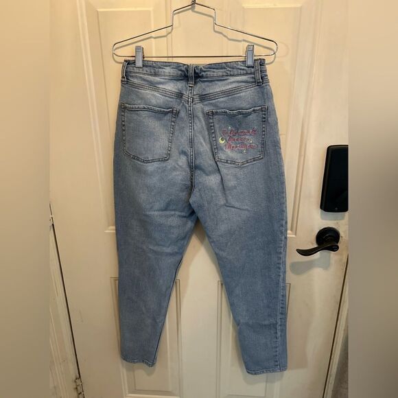 Sailor Moon Icons Embroidered Mom Jeans in Light Wash size 5 - Picture 4 of 6
